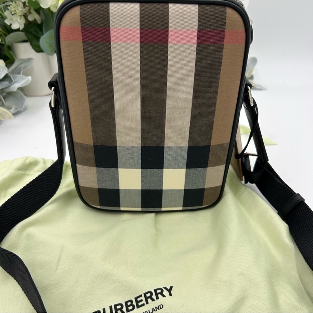 Burberry Paddy check canvas vertical Crossbody camera bag NWT